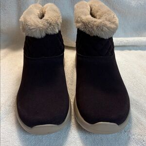 Clarks Slip-Ins Purple Suede and Quilted Winter Boots with Tan Fur